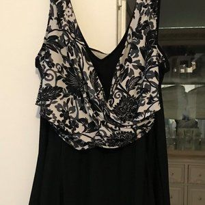 Suit Yourself size 20W black and white swimsuit. New condition.